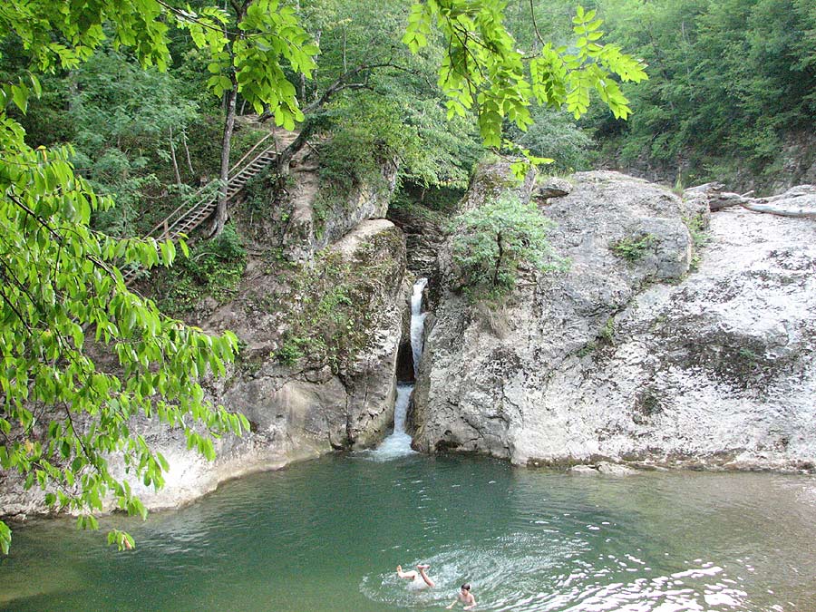 УСТЬ-САХРАЙСКИЕ ВОДОПАДЫ